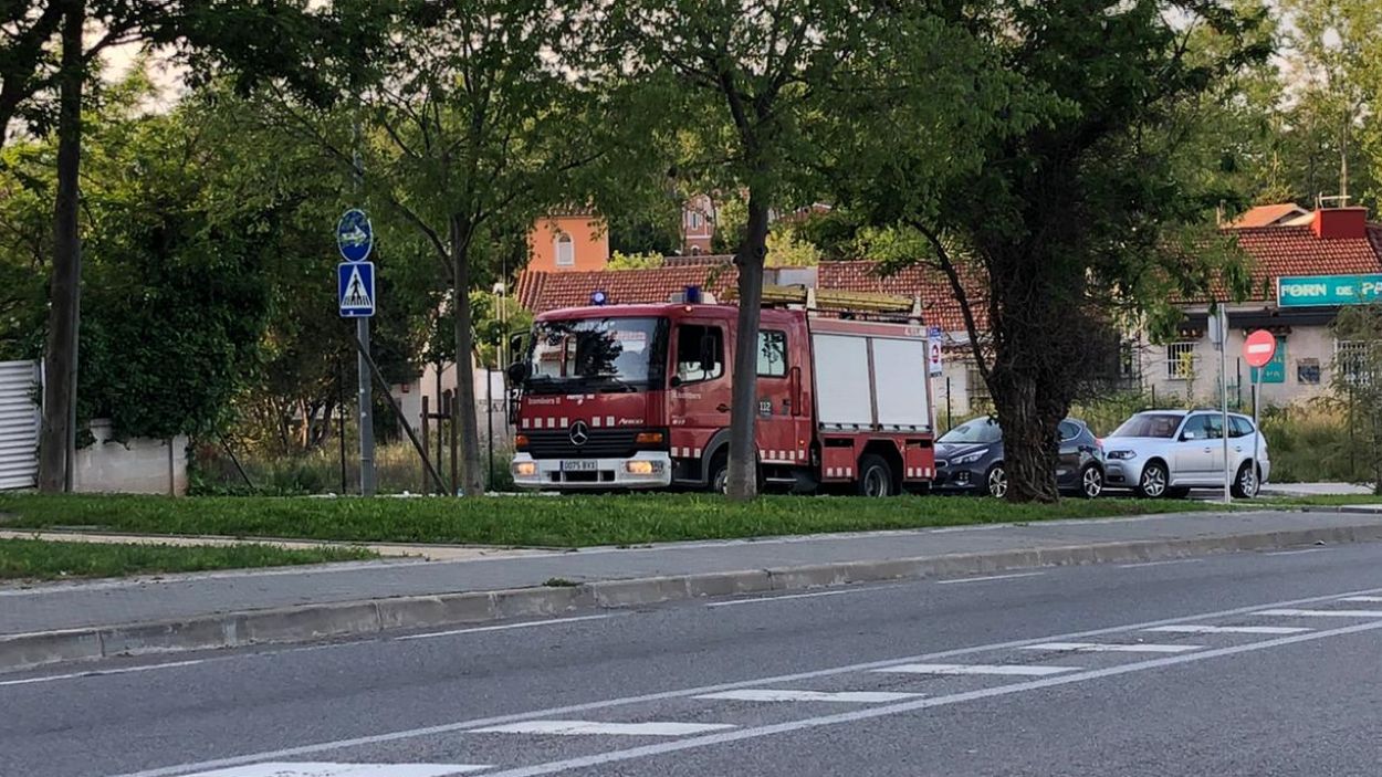 Una fuita de gas a l'avinguda de Mas Fuster obliga a intervenir tres dotacions de Bombers