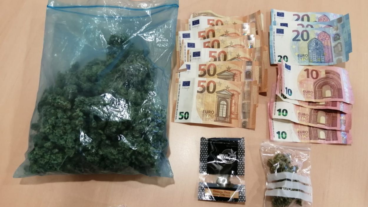Enxampat pels Mossos un veí de Sant Cugat amb 110 grams de marihuana i 450 euros en efectiu