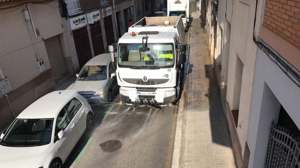 L'Ajuntament neteja els carrers de Sant Cugat per la fase 0 de desconfinament