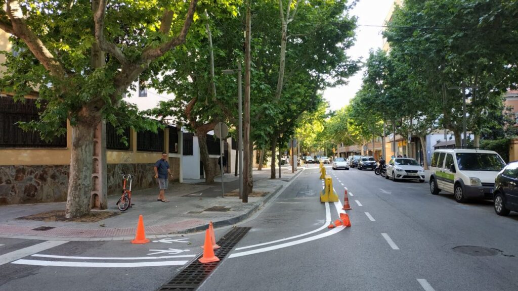 Alt: Control de l'aforament i més espai per als vianants: els carrers de Sant Cugat s'adapten a la fase 1
