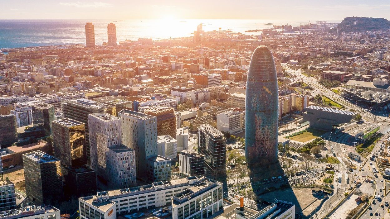 La santcugatenca Topshot, primera empresa catalana amb autorització per fer volar drons en ciutat