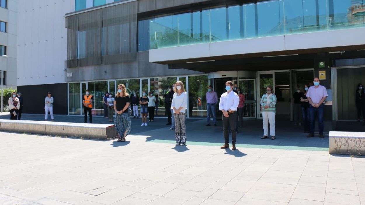 Un minut de silenci arrenca 10 dies de dol a Sant Cugat per les víctimes de la Covid-19