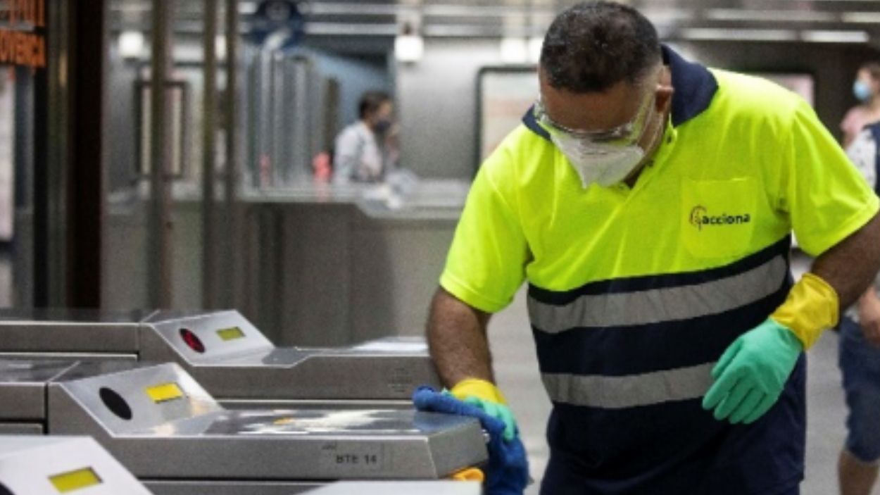 Ferrocarrils es prepara per al retorn progressiu dels usuaris del transport públic