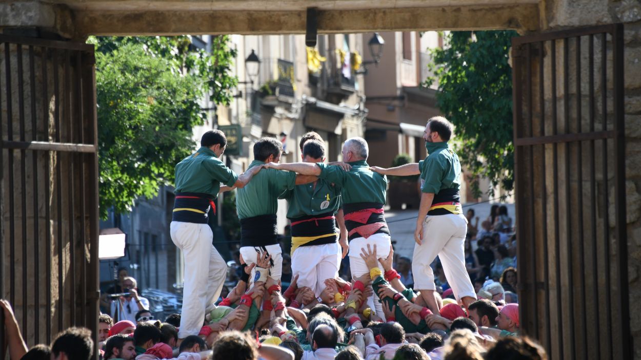 Els Castellers de Sant Cugat recapten més de 1.300 euros per a La Marató de TV3