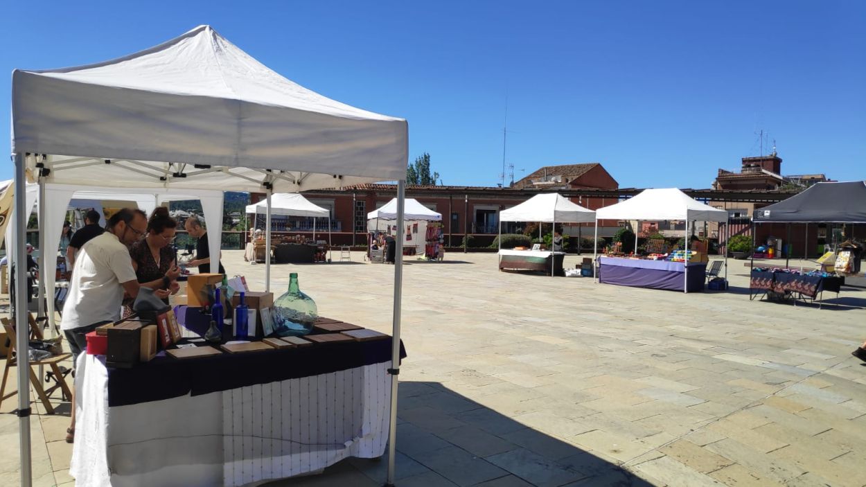 Les paradetes de la Fira d'Artesans tornen al carrer després de més de tres mesos