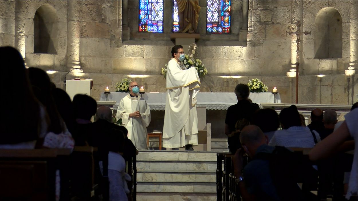 La Covid-19 marca un Corpus Christi al Monestir de Sant Cugat sense catifes de flors ni processó