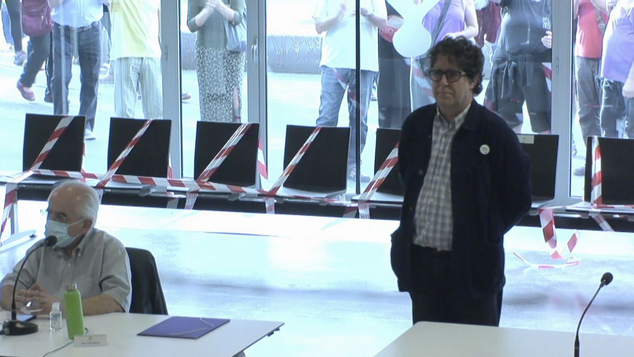 Un centenar de veïns de la Floresta i les Planes exigeix al ple la reobertura dels consultoris dels barris