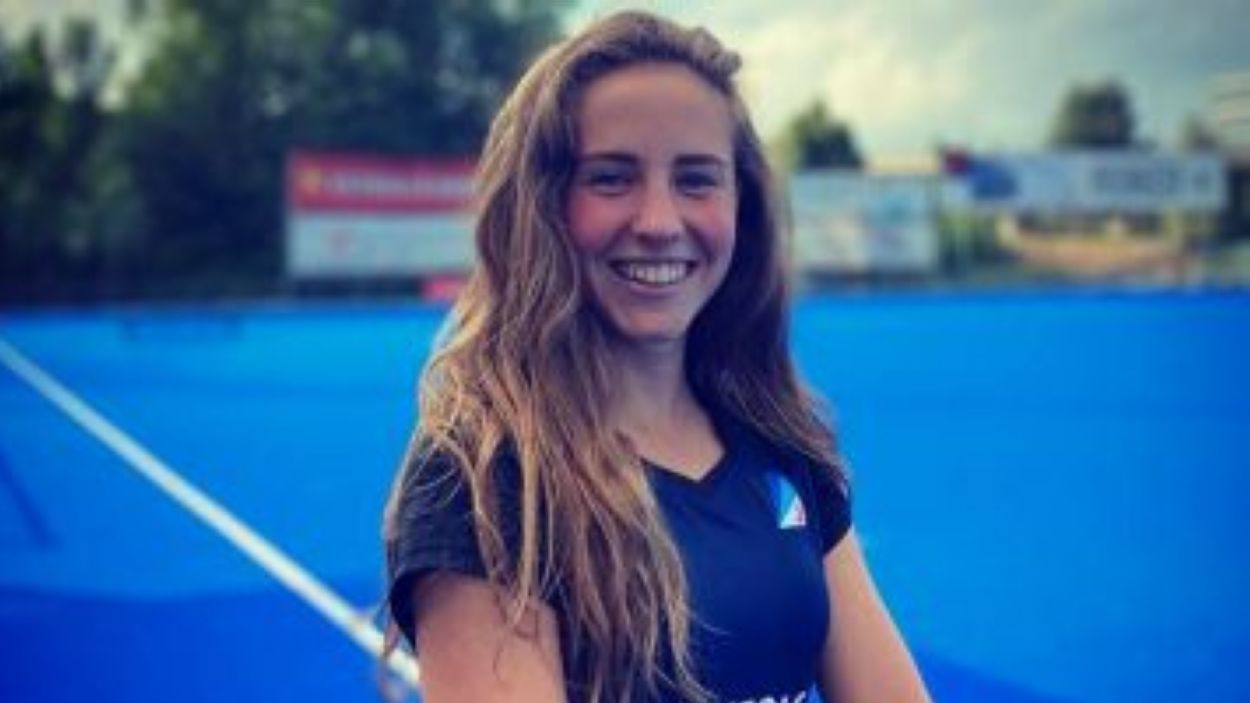 El Junior reforça el seu mig del camp amb el talent de Júlia Strappato