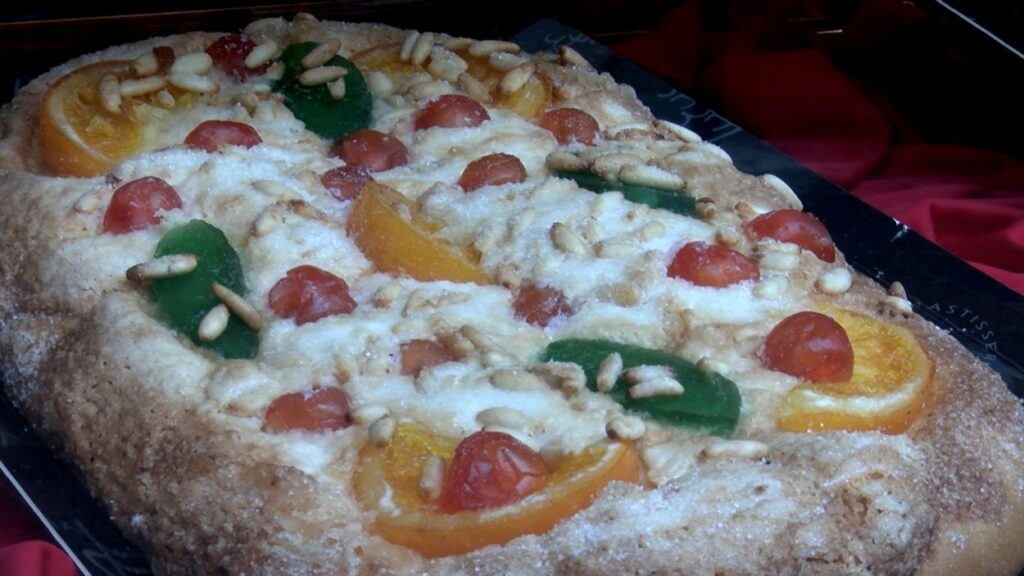 Alt: Forns i pastisseries de Sant Cugat expliquen com es preparen les coques de Sant Joan