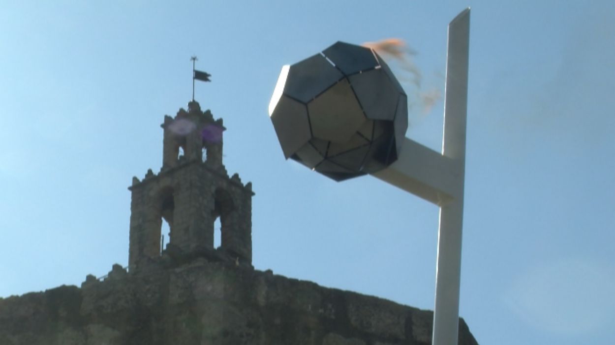 La Flama del Canigó tornar a enlluernar Sant Cugat malgrat haver-se d'adaptar a la nova normalitat