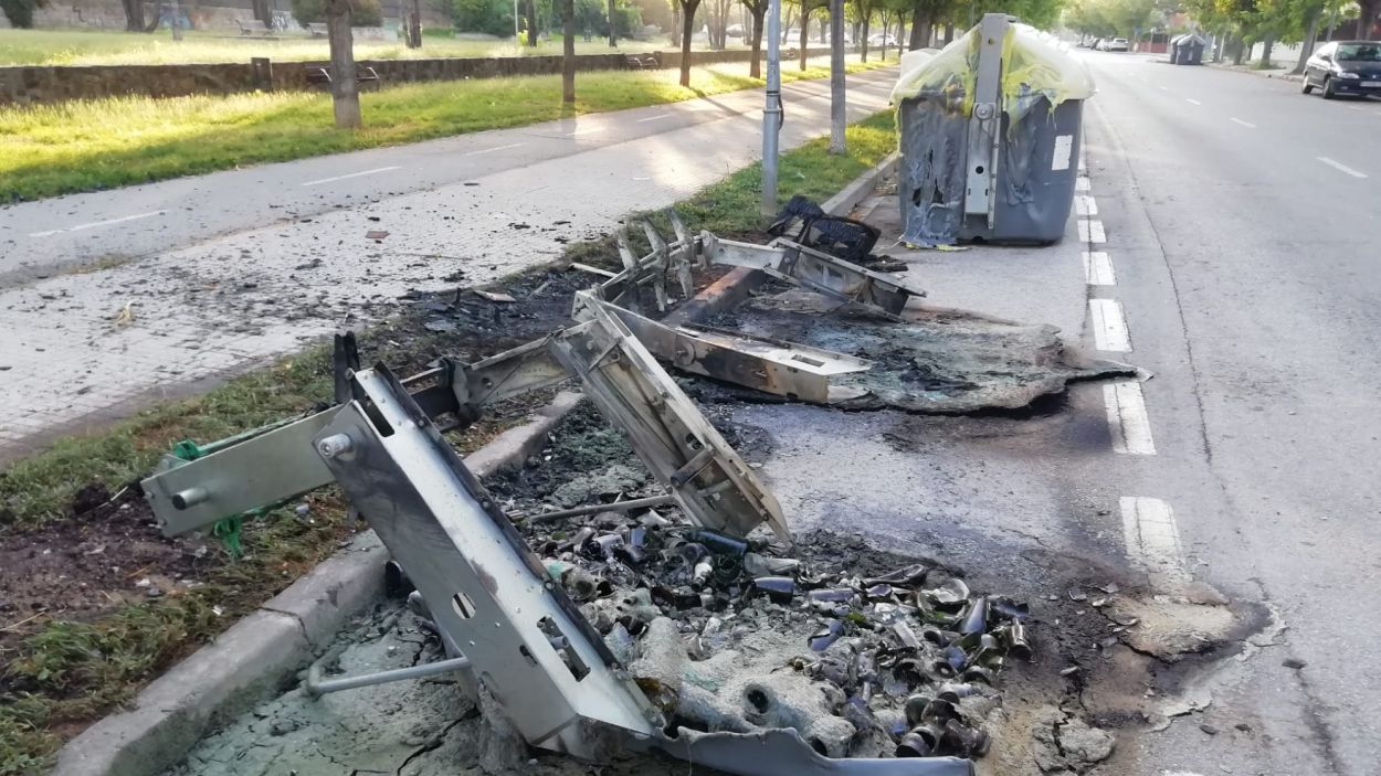 Cremats dos contenidors a Mira-sol la matinada de dissabte a diumenge