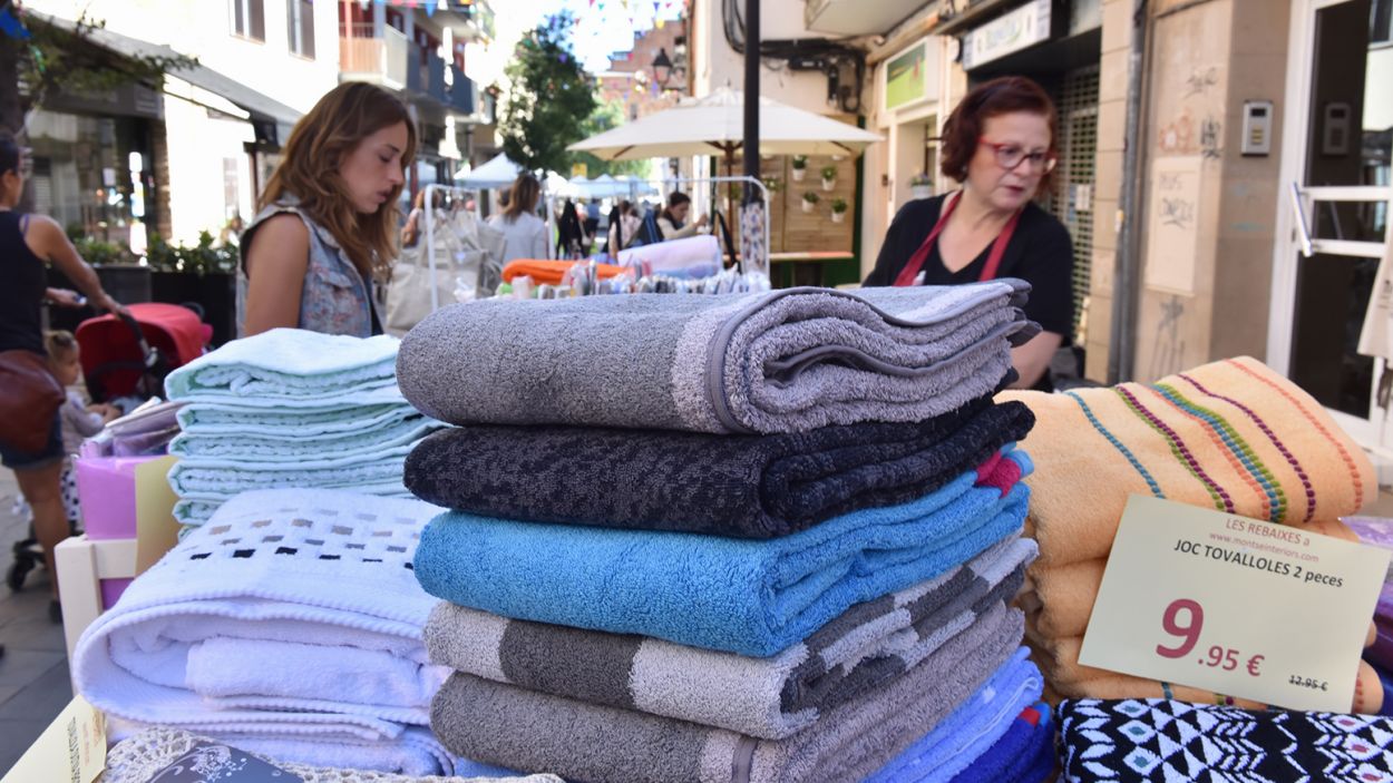 Un centenar de botigues se sumen al primer dissabte de descomptes després del confinament