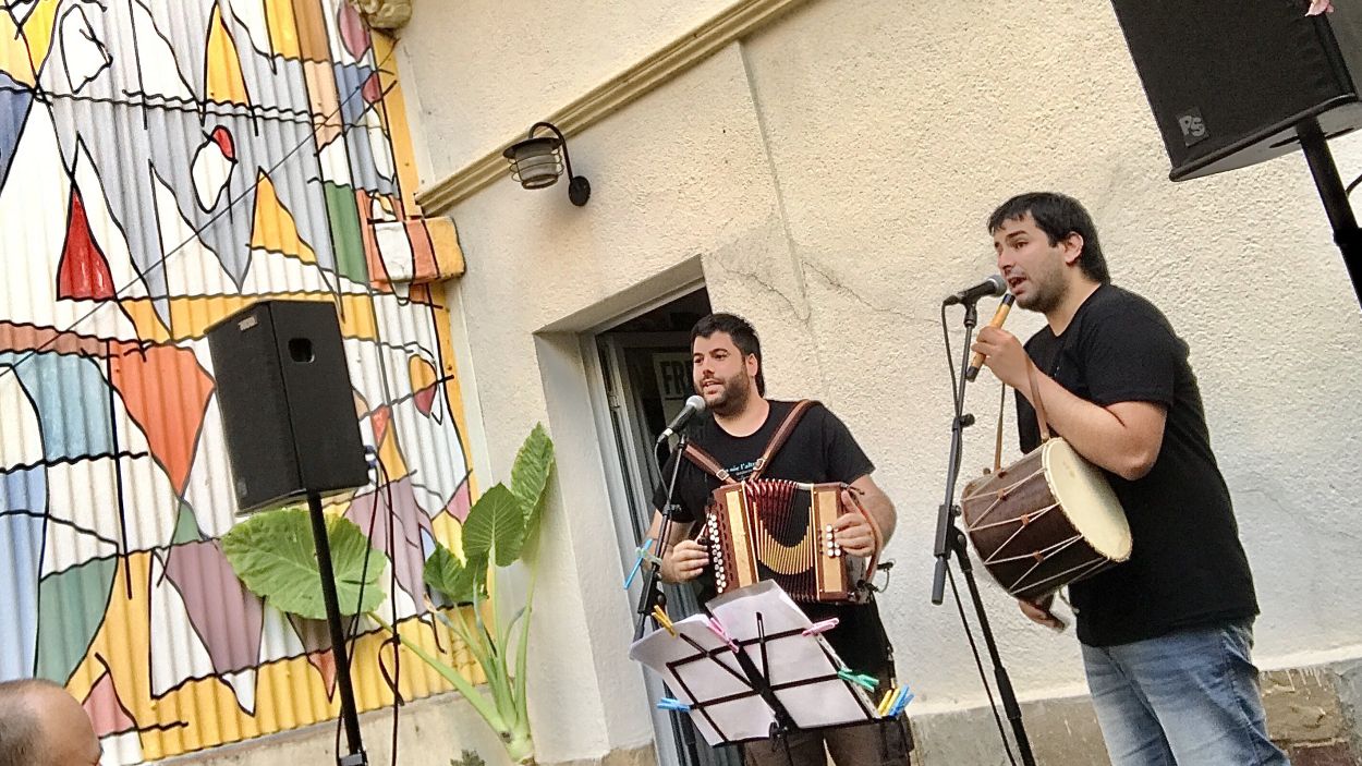 Les cançons de taverna dels 'Quedem en paus' obren el foc del festival Pati Plah
