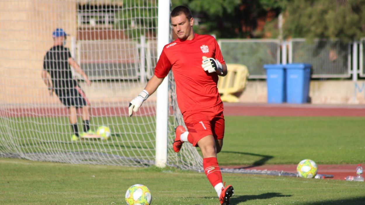 El futbolista santcugatenc Ramon Juan cerca l'ascens a Segona A amb el Cornellà