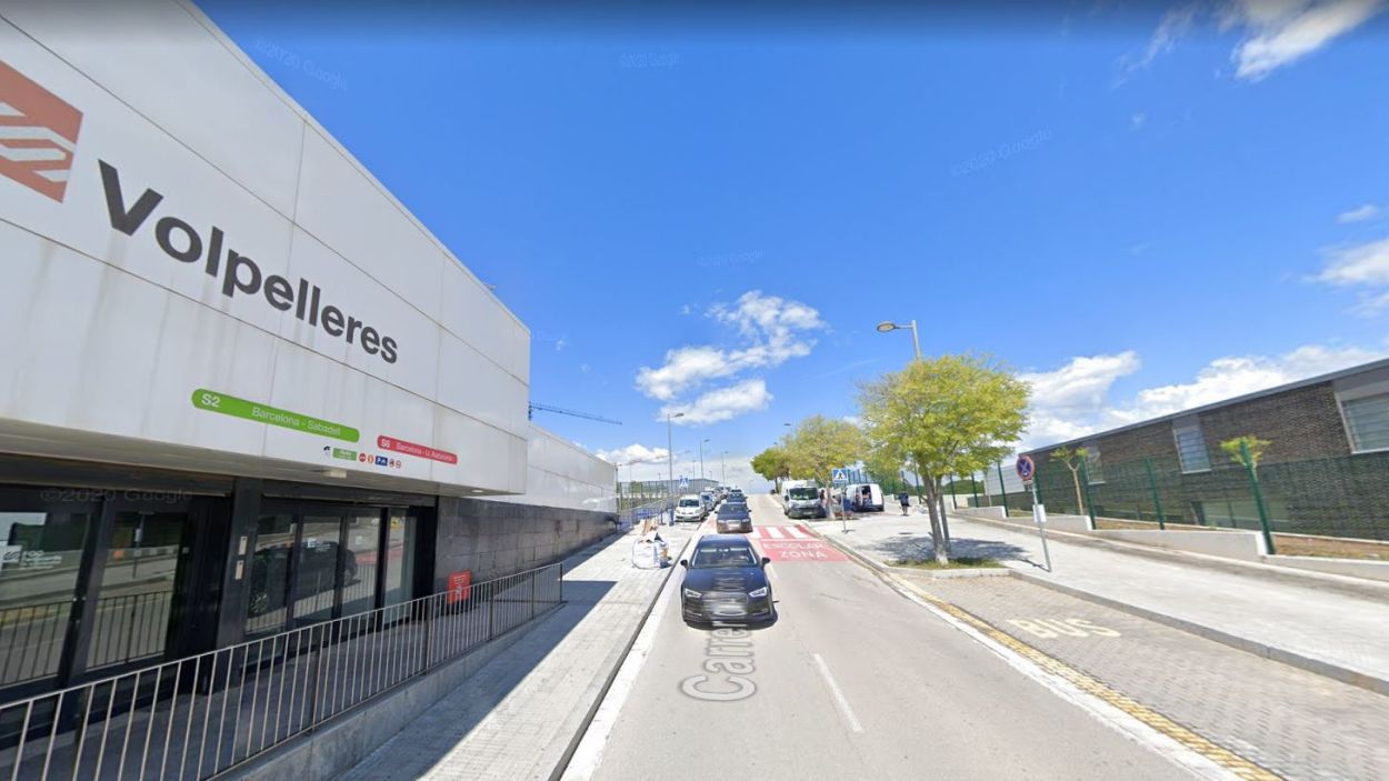 Afectacions al trànsit al carrer d'Alfons Aragó per l'asfaltat de la nova parada de bus