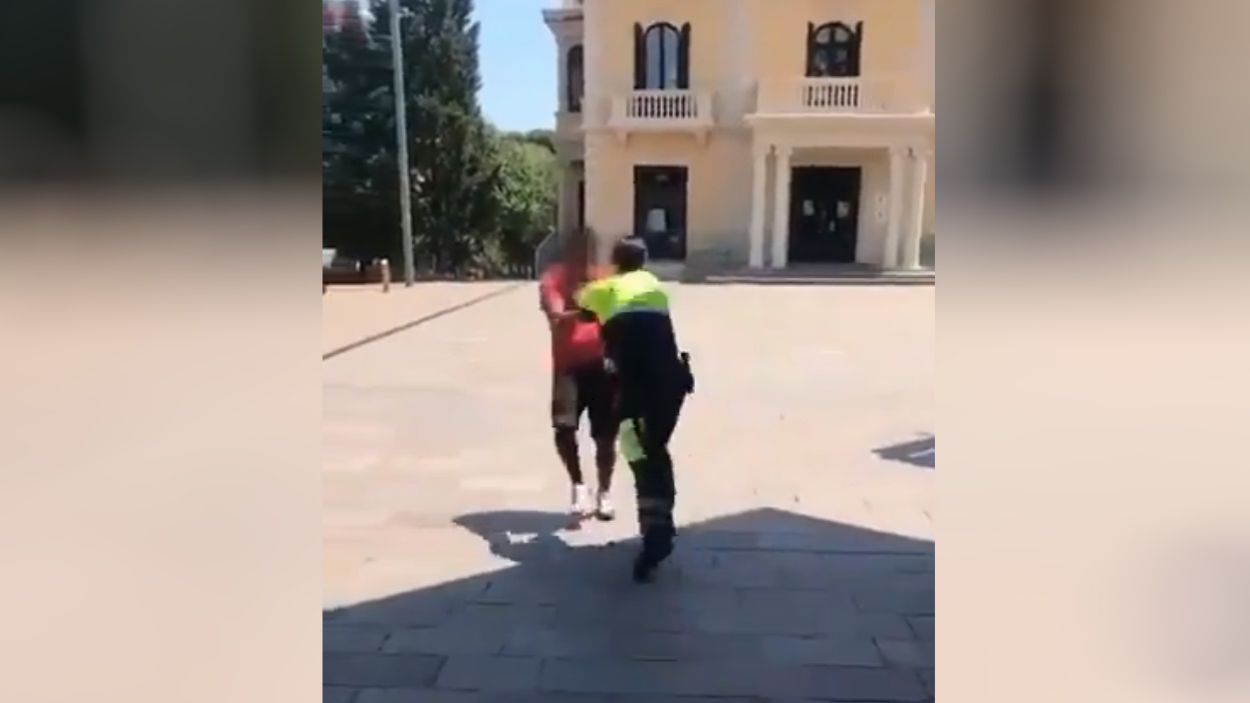 Rellevat del servei un guàrdia de seguretat per agredir a un home a l'estació de FGC de Sant Cugat