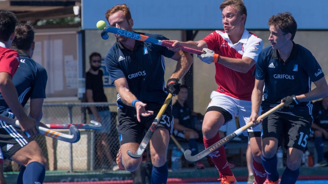 El Junior masculí i femení cerquen les semifinals del Campionat de Catalunya