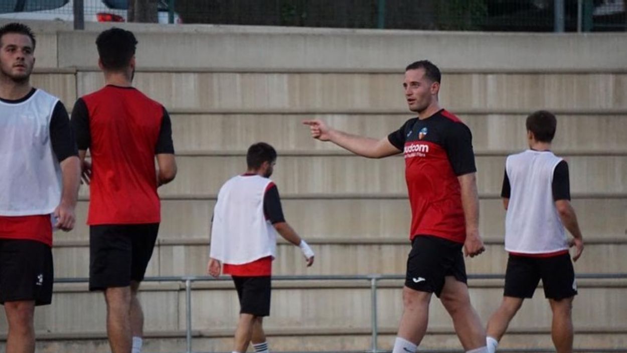 Reduir franges horàries i dies d'entrenament, solució perquè els entrenaments acabin a les nou