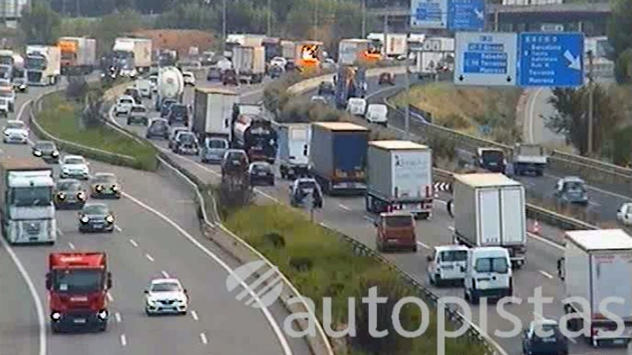 Retencions de més d'un quilòmetre a l'AP-7 a Sant Cugat sentit nord per un vehicle avariat