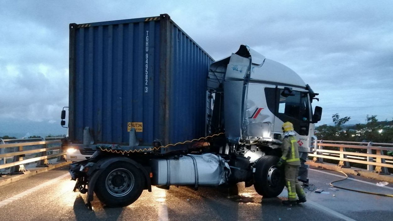 Reoberta l'AP-7 després d'un accident a Mollet amb dues persones ferides