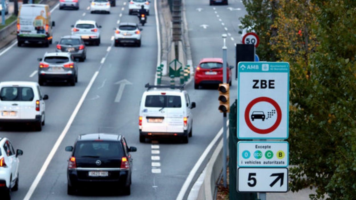 Barcelona sanciona des d'aquest dimarts els vehicles més contaminants que circulin per la capital