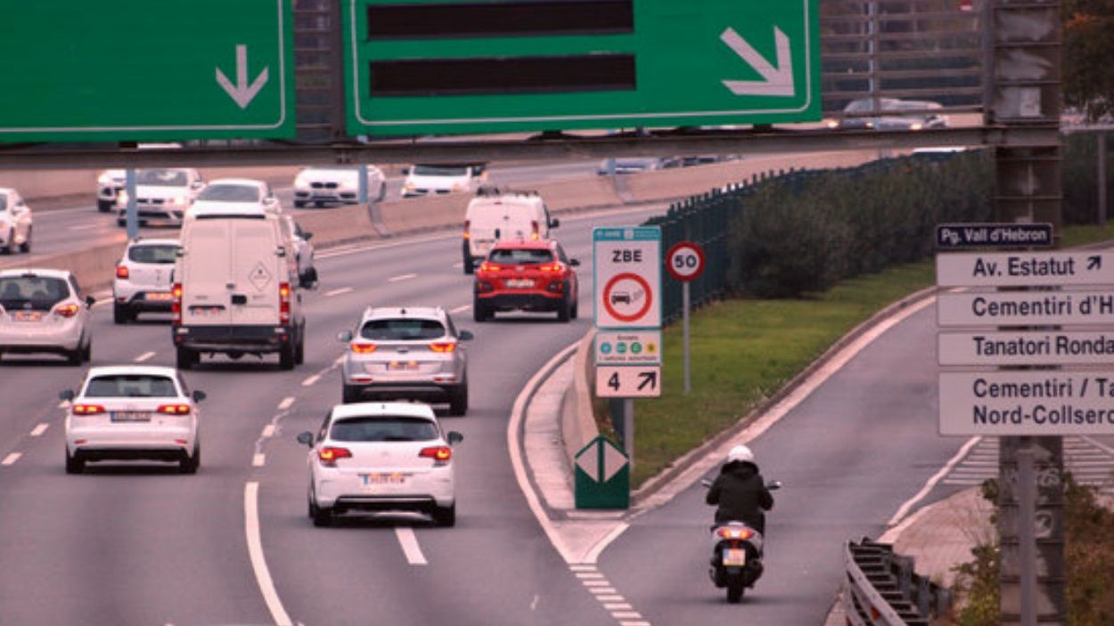 Barcelona sancionarà a partir de dimarts que ve els vehicles més contaminants que circulin per la capital