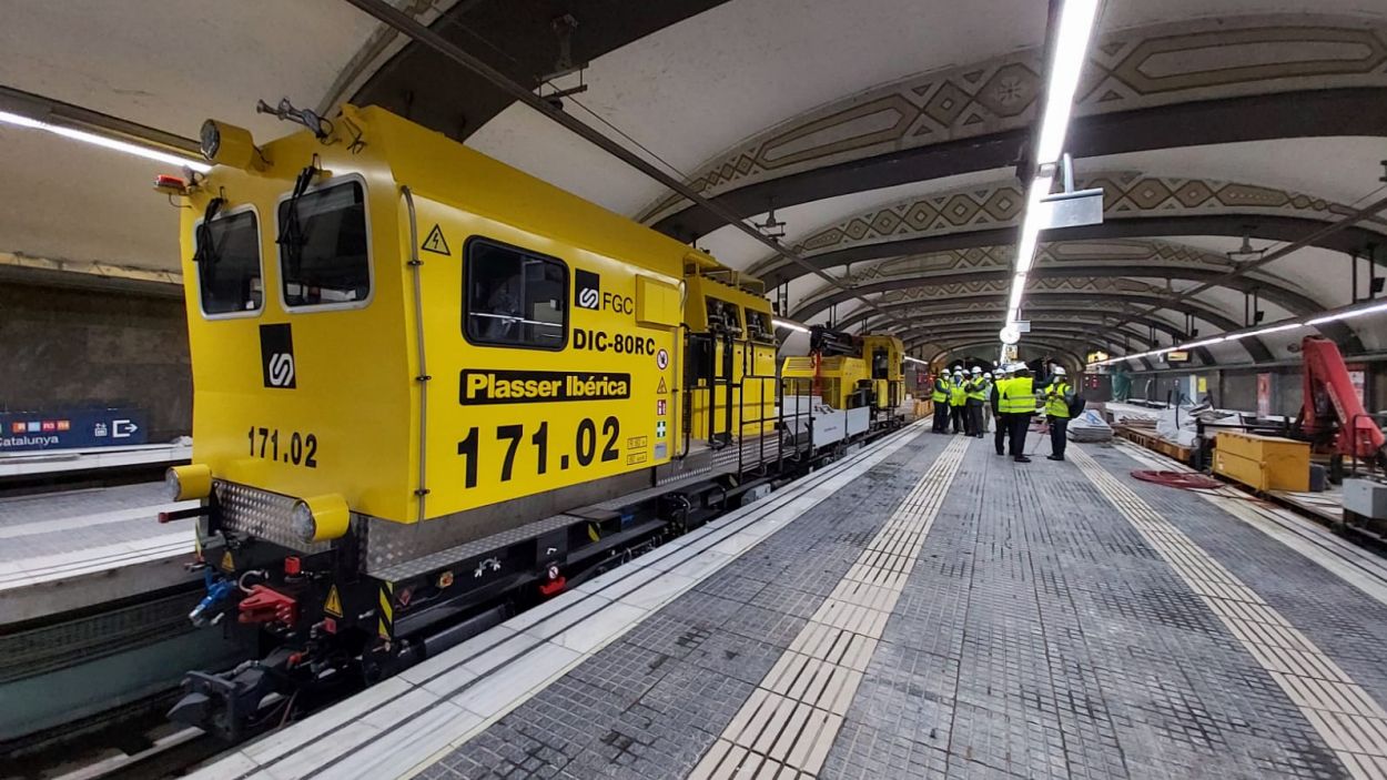 FGC torna a obrir les dues vies tancades per obres a l'estació de Plaça Catalunya
