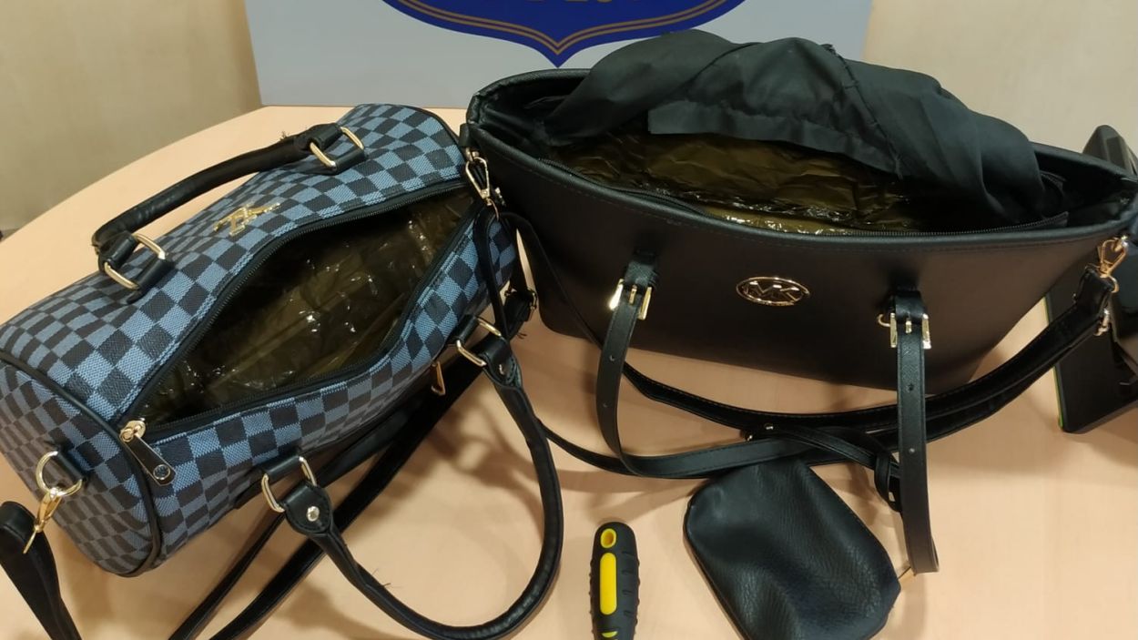 Dos detinguts 'in fraganti' per robar un supermercat del centre