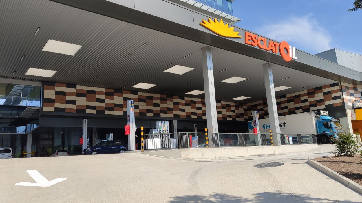 Obre la benzinera EsclatOil de Volpelleres