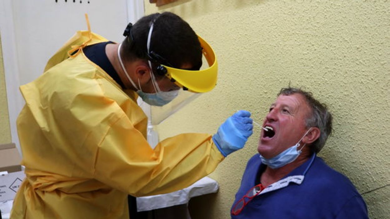 El risc de rebrot continua creixent a Sant Cugat el dia que comencen les noves restriccions