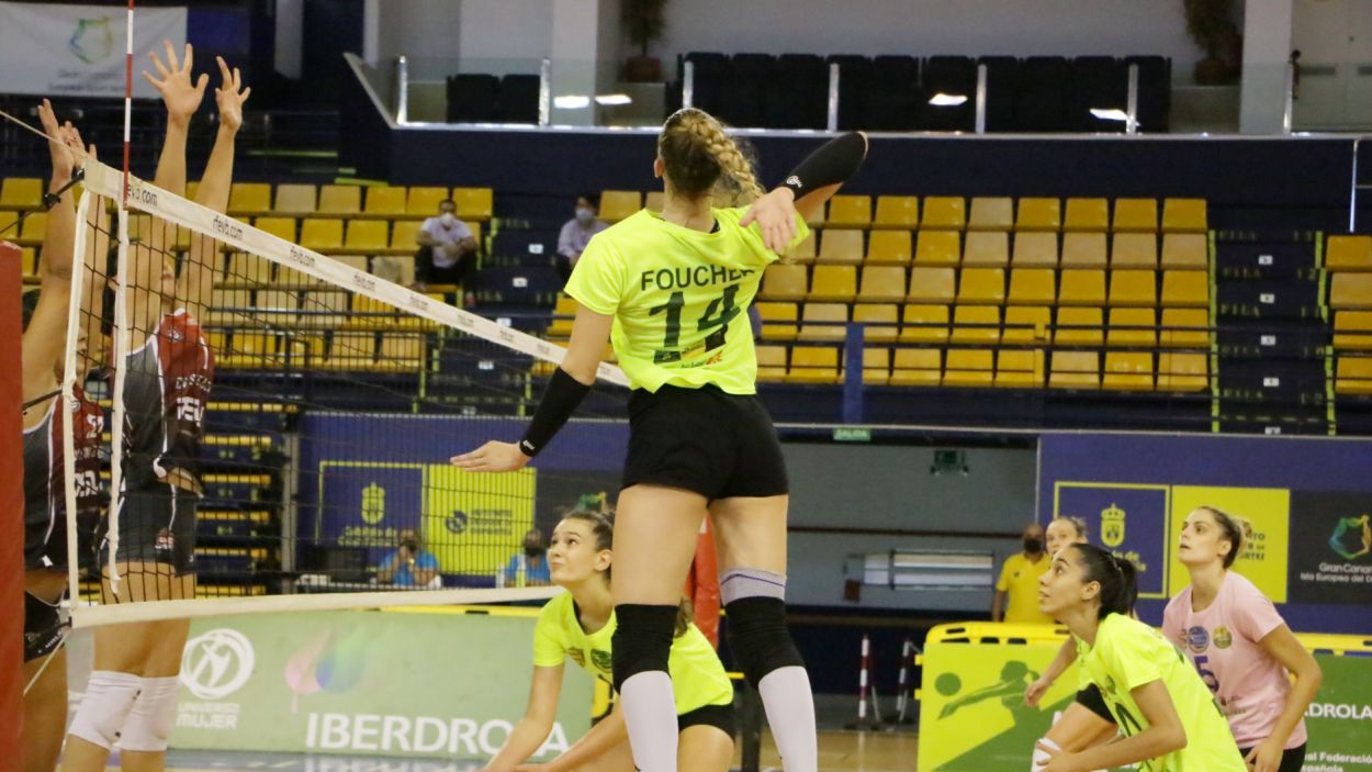 Debut del DSV- Volei Sant Cugat i de l'Atlètic Junior com a local