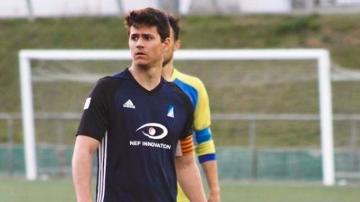 Derbi santcugatenc a la Tercera Catalana de futbol entre el Mira-sol Baco i el Junior B