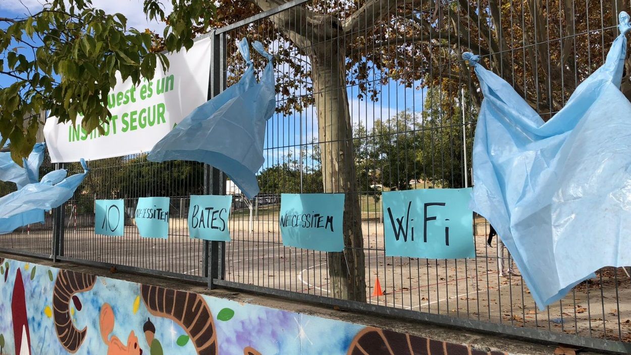 El Pla i Farreras, fart d'una mala connexió a Internet que limita les classes