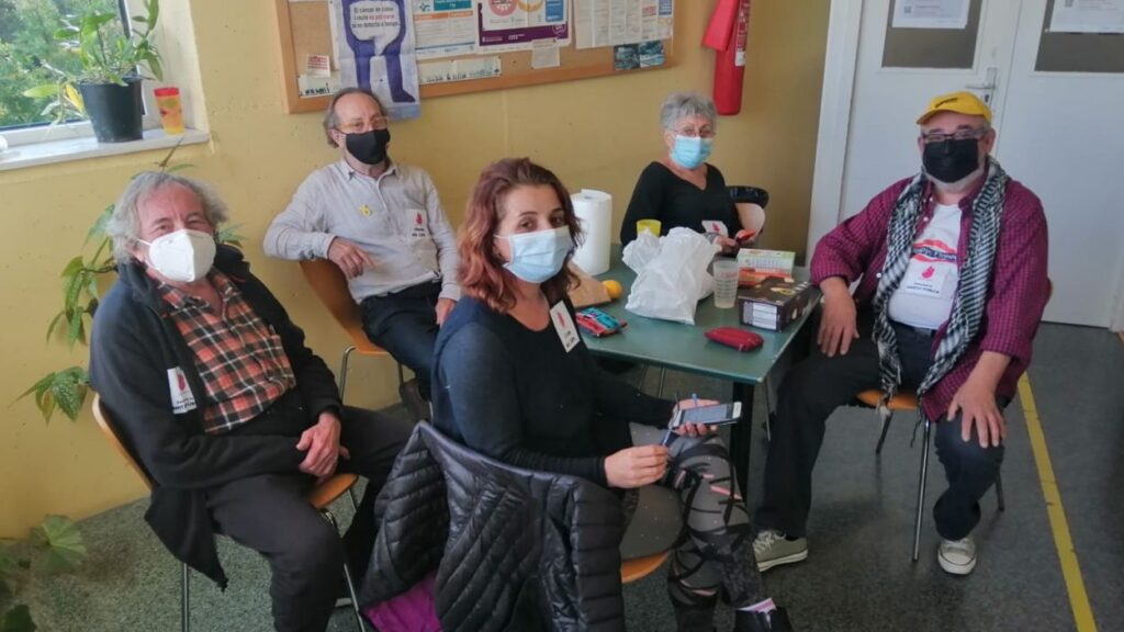 Alt: L'ocupació del consultori de la Floresta resisteix