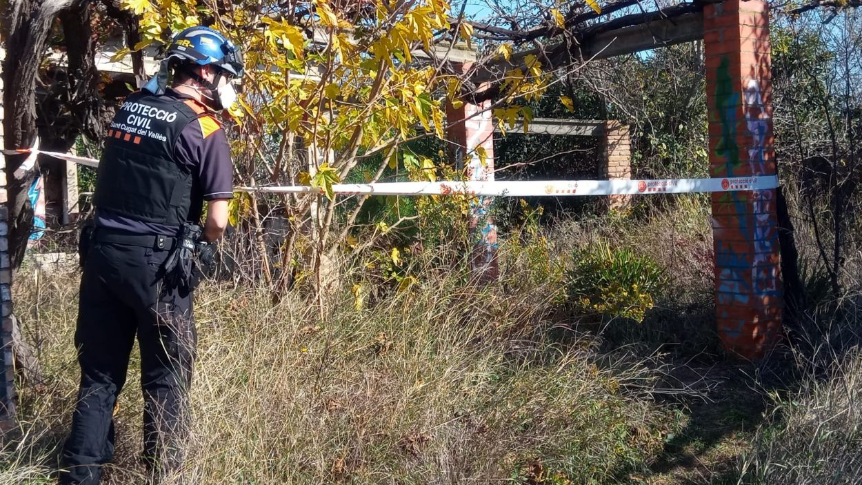 Extingit un incendi en una casa abandonada de Mira-sol