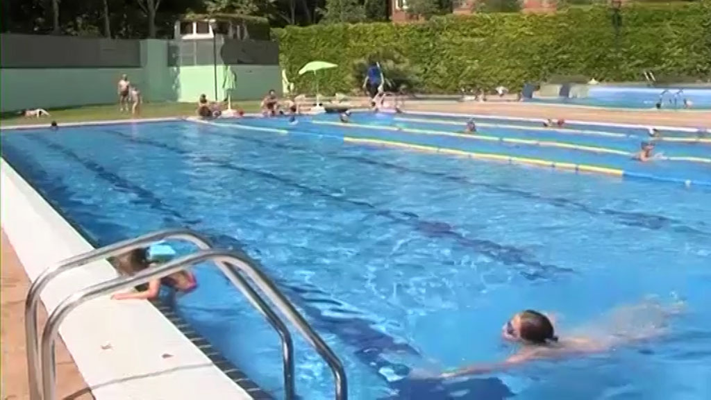 La cobertura de la piscina del Parc Central per a l'hivern, pendent del PGM