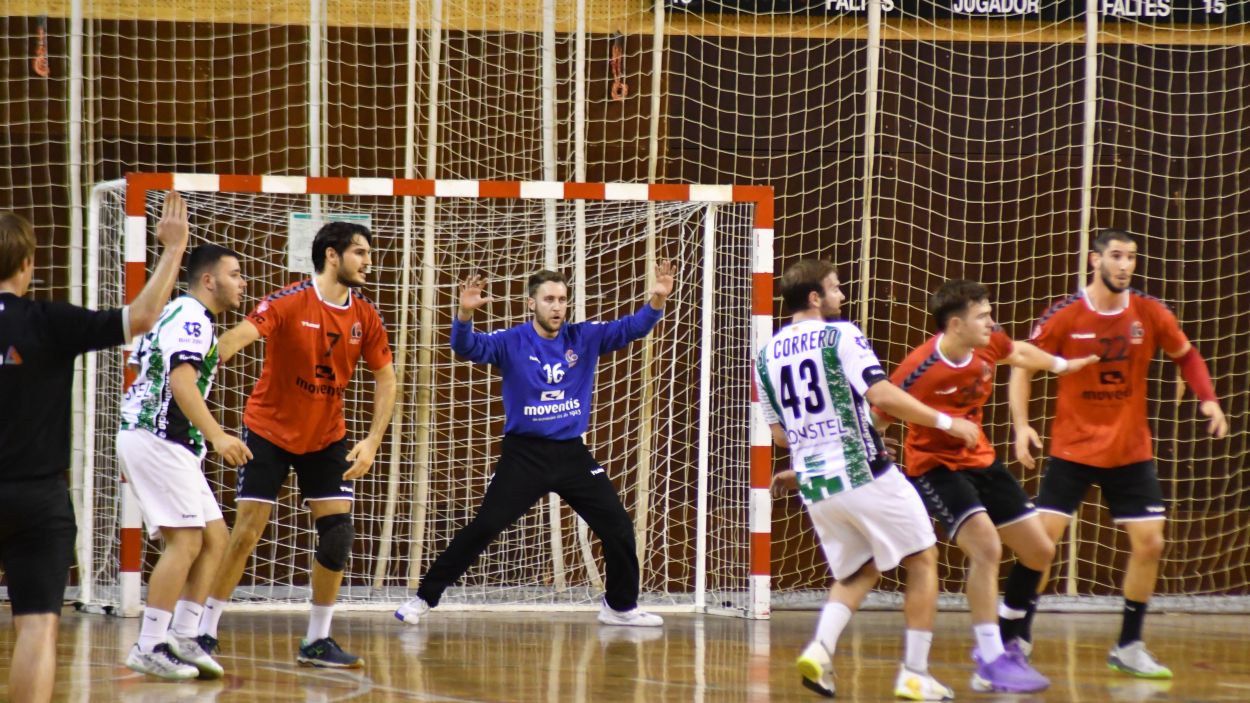 L'Handbol Sant Cugat vol mantenir el colideratge a la pista del Mataró