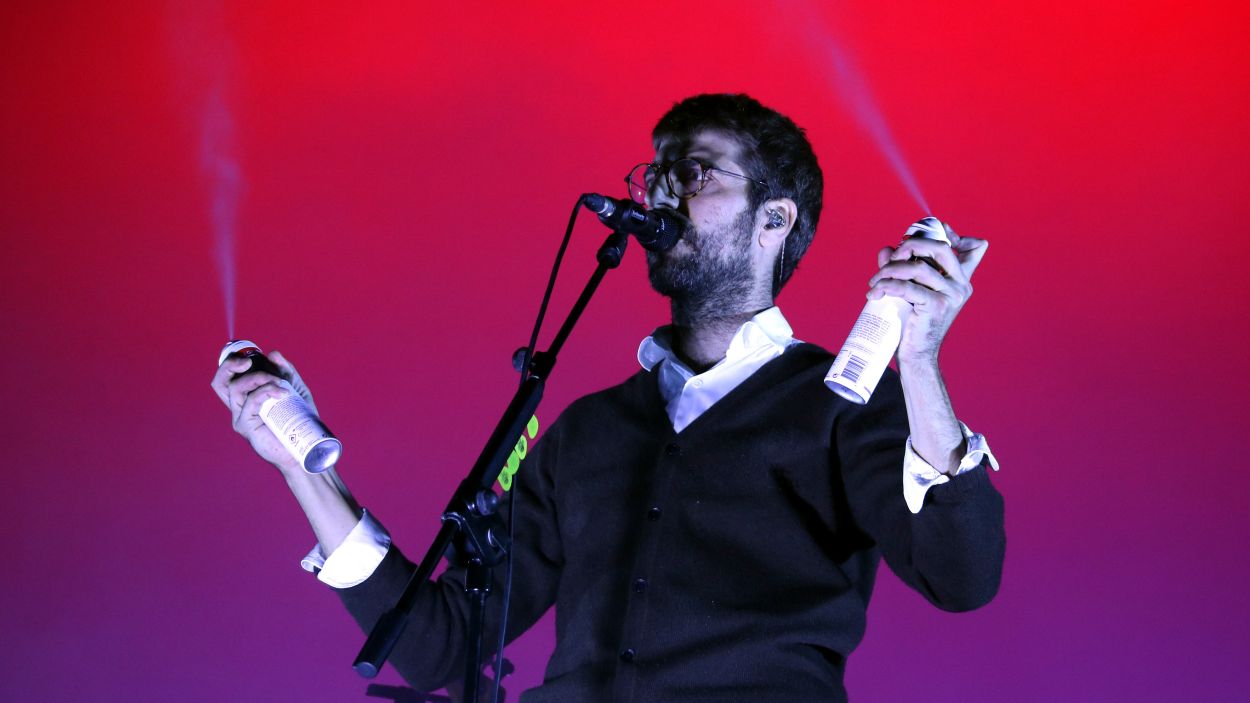 Guillem Gisbert, de Manel, analitza les cançons de 'Per la bona gent' al 'Molta Comèdia'