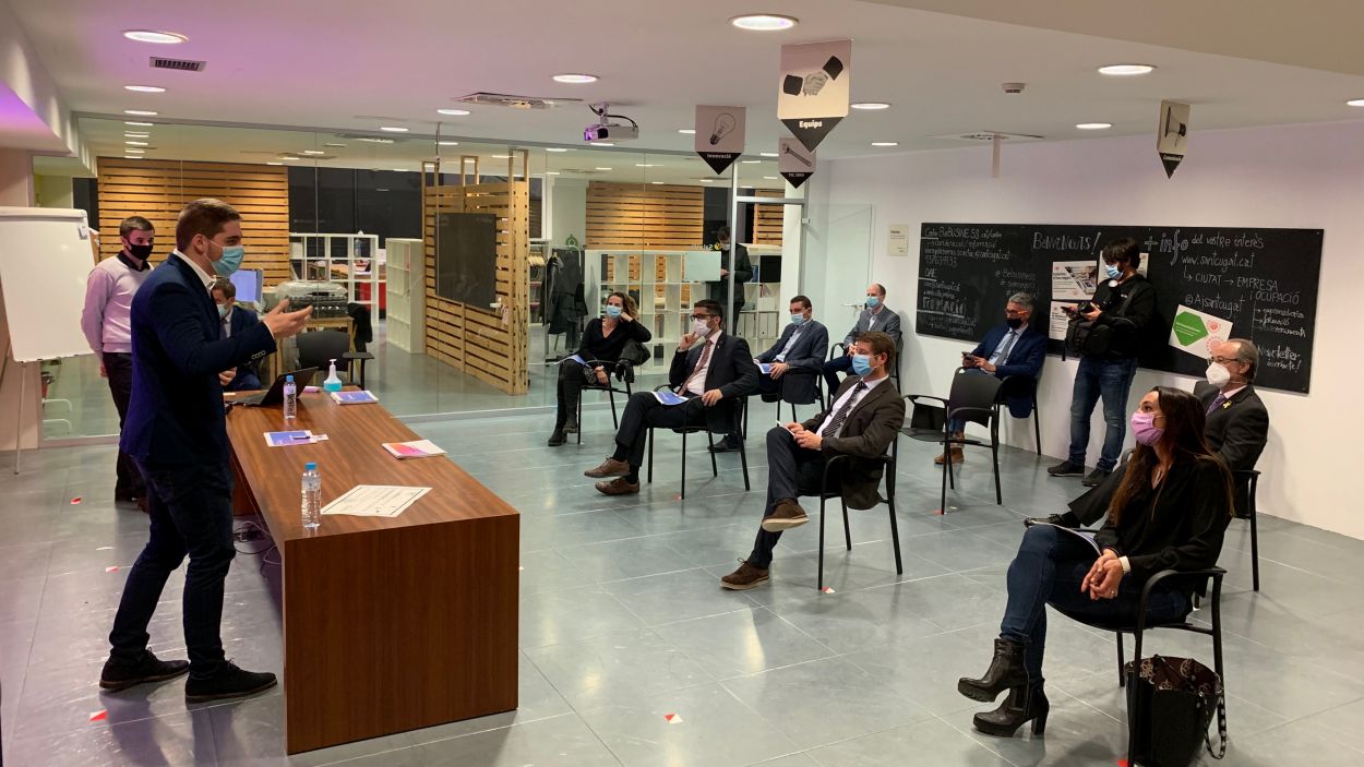 El conseller Puigneró visita la plataforma amb segell santcugatenc Enchainté