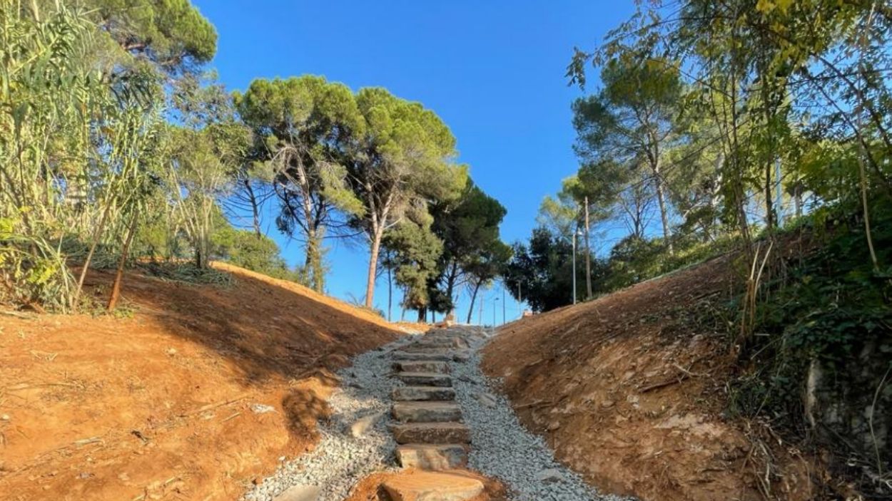 Nou accés per a vianants al camí que ressegueix el torrent d'en Nonell, a Valldoreix