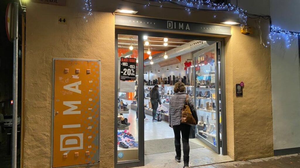 Alt: Els comerços de Sant Cugat apugen la persiana aquest 8 de desembre