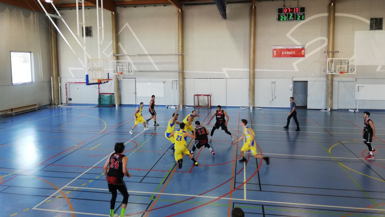 La UESC perd davant el CB Salou en un partit que s'ha decidit en el tram final