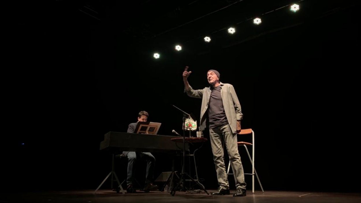 Llach Poeta, en benefici per La Marató de TV3, captiva el públic de Sant Cugat