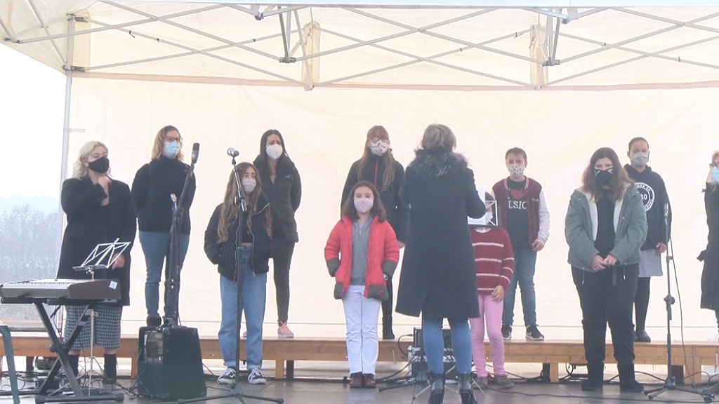 Nadales al carrer: Cor Escola Ricomà