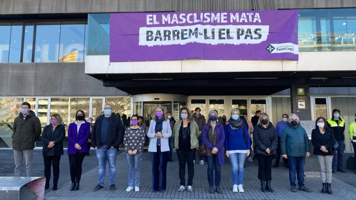 Sant Cugat condemna amb un minut de silenci el feminicidi de Martorell
