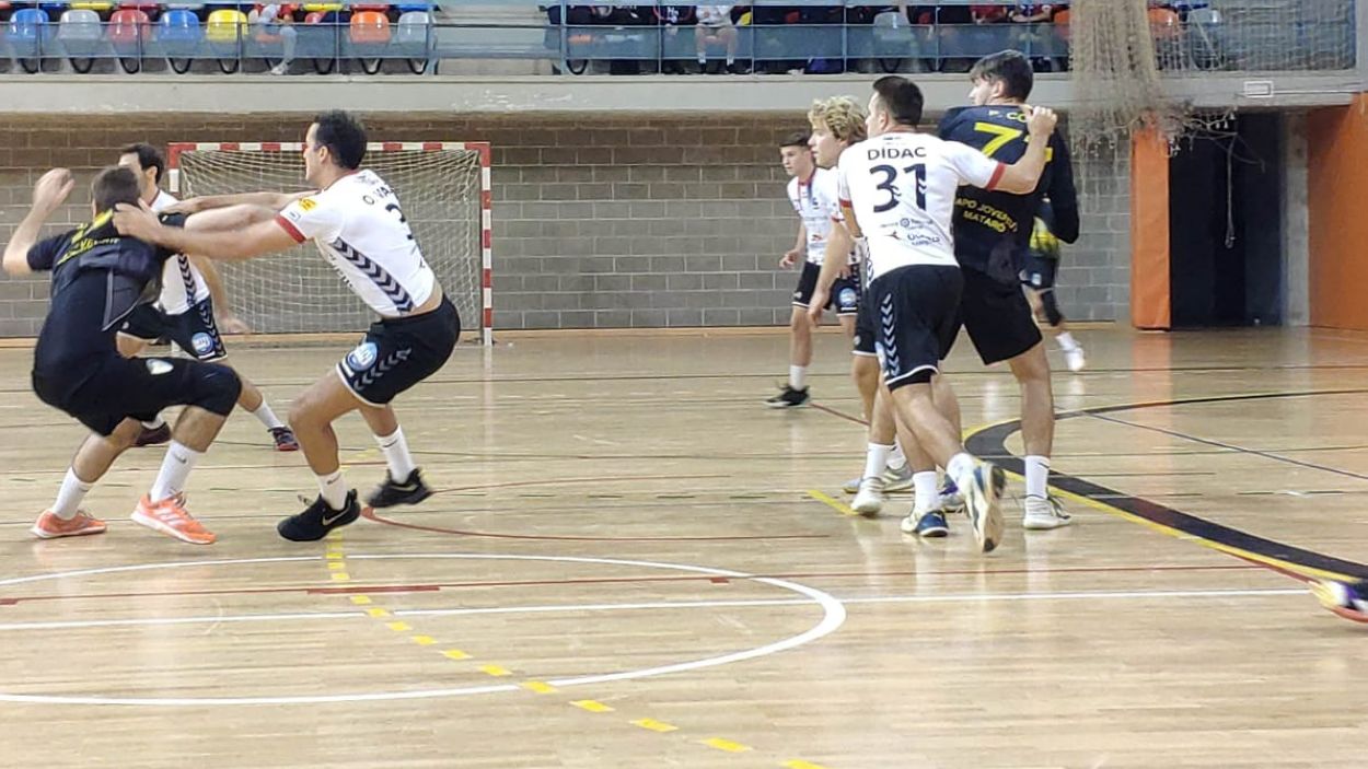 Empat insuficient de l'Handbol Sant Cugat a Mataró que el fa baixar a la tercera posició