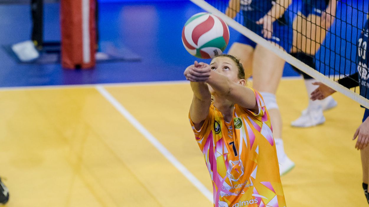 Ariadna Priante, subcampiona de la Copa de la Reina de volei amb las Palmas
