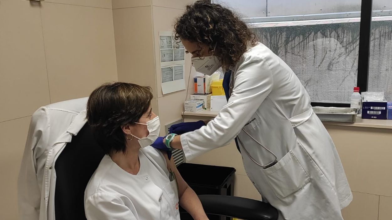 La meitat dels professionals sanitaris de Mútua Terrassa ja estan vacunats contra la Covid-19