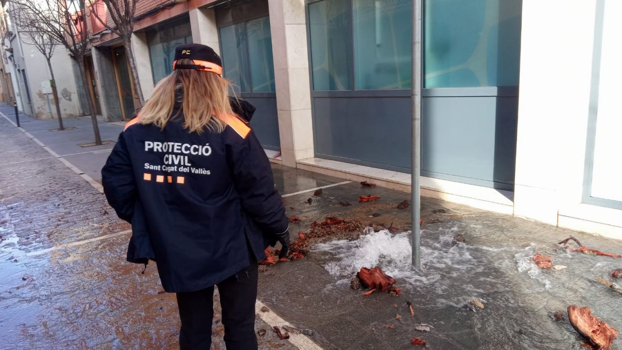 Fuita d'aigua al carrer de Sant Bonaventura