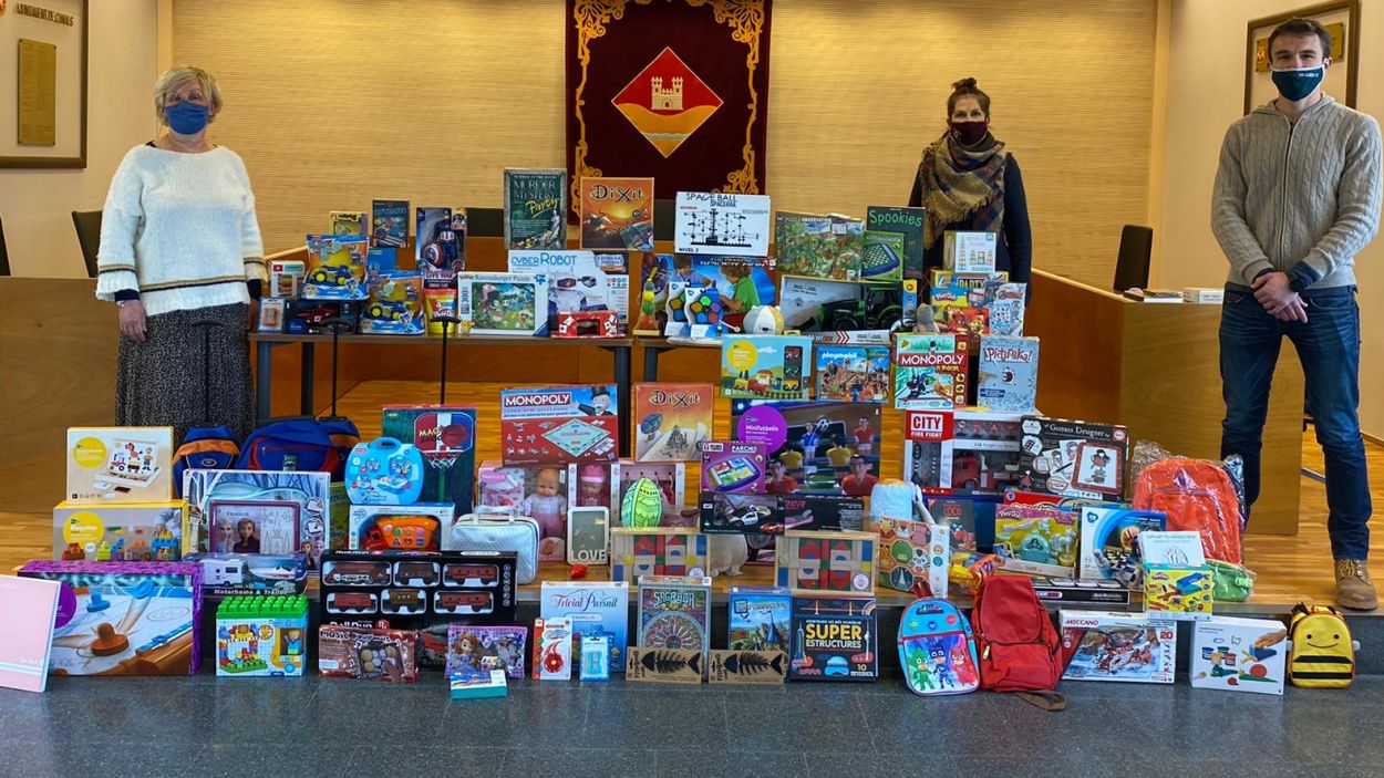 La Milla Solidària aplega més de 120 joguines per a la Creu Roja Joventut